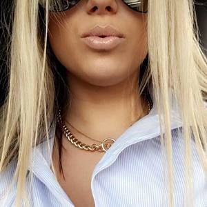 Meet your Posher, Jola